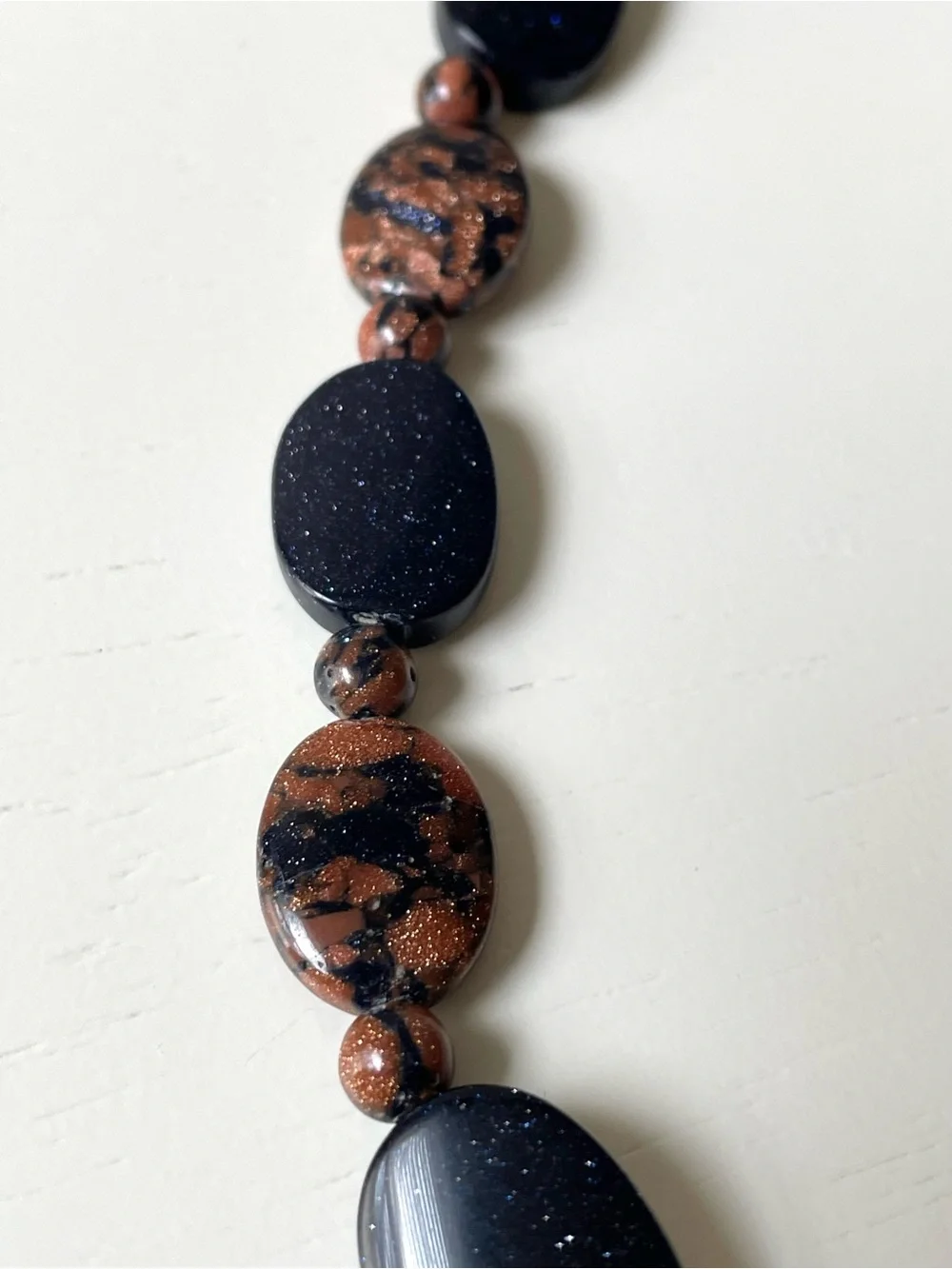 Vintage polished goldstone choker necklace w/ magnetic clasp